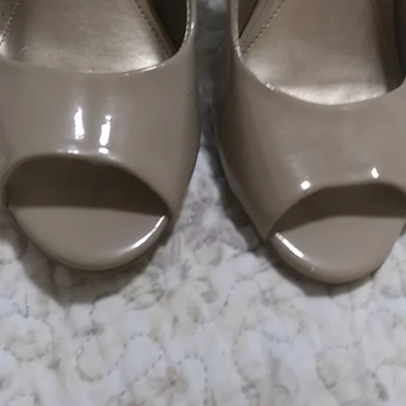 Women high heel shoe by Kenneth Cole 71/2 - Picture 8 of 9